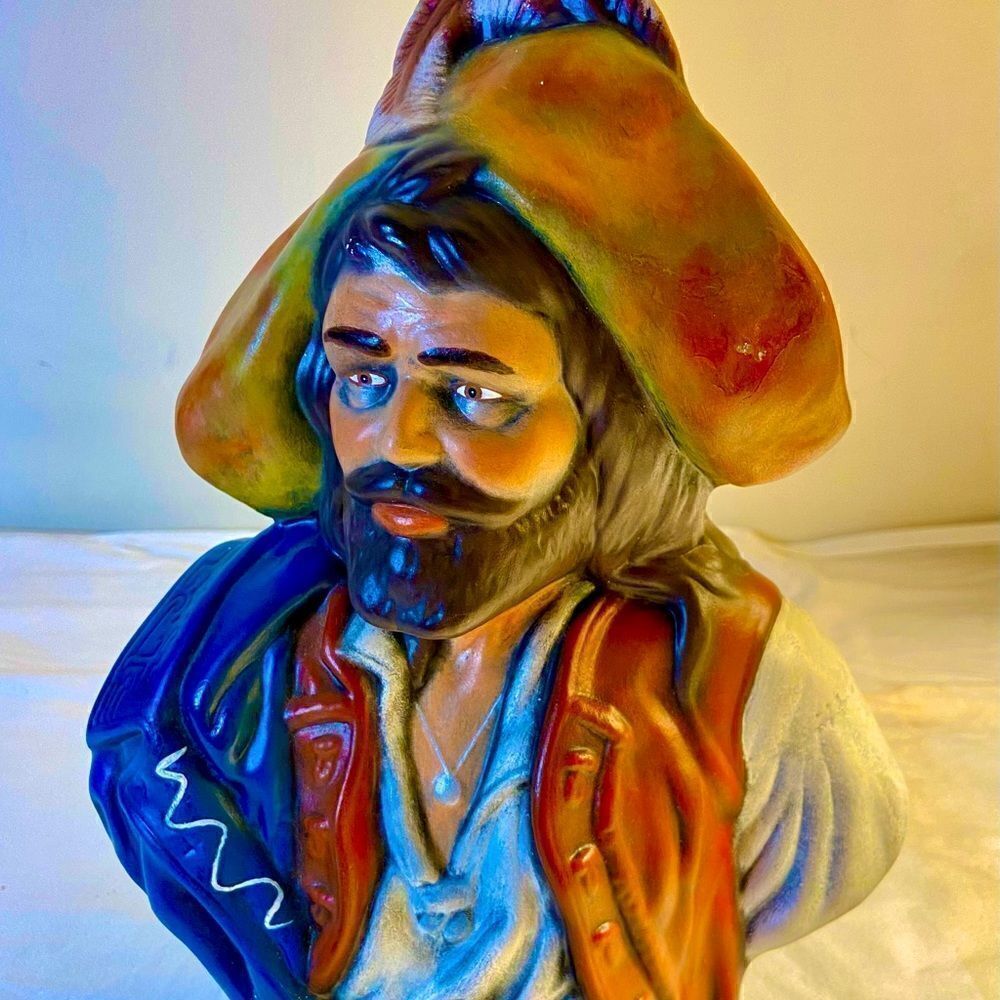 VINTAGE HOLLAND MOLD BUCCANEER BUST CERAMIC STATUE